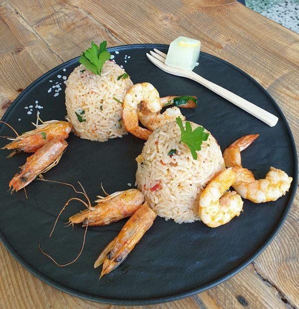 Πιλάφι με αρωματικό ρύζι basmati και φρέσκιες γαρίδες ( για 4 μερίδες)